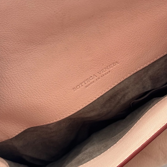 Bottega Veneta Two-Tone Leather Tote Bag with Intrecciato Details - Picture 7 of 14